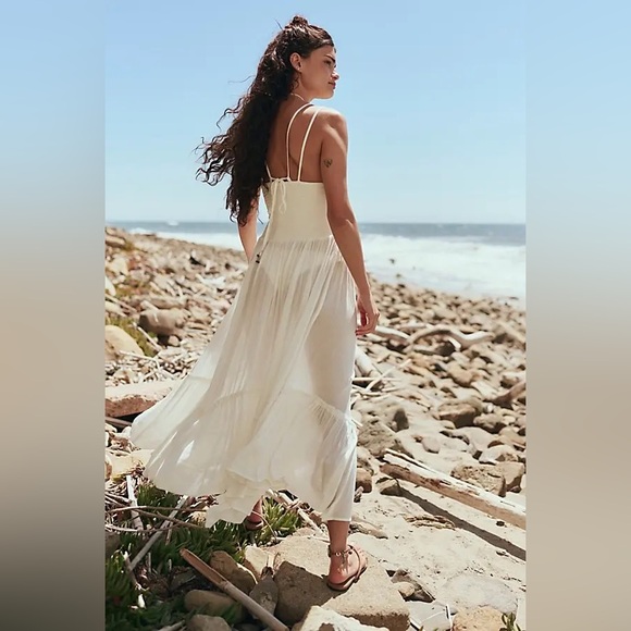 Elegant White Maxi Dress - Picture 3 of 5